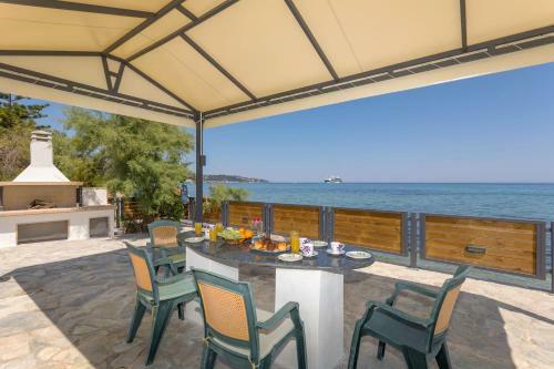 Venetico Beachfront Apartments - Sea View Apartment