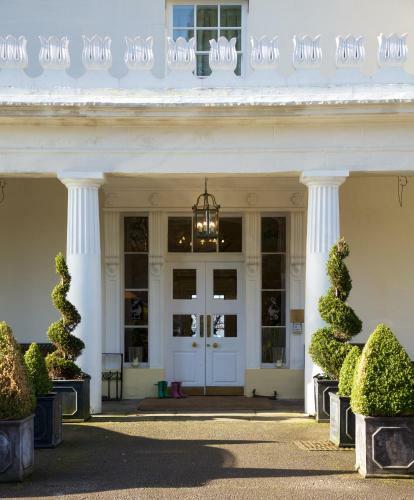 Storrs Hall Hotel