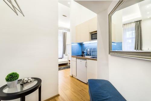 Hello Downtown Apartment - Movie