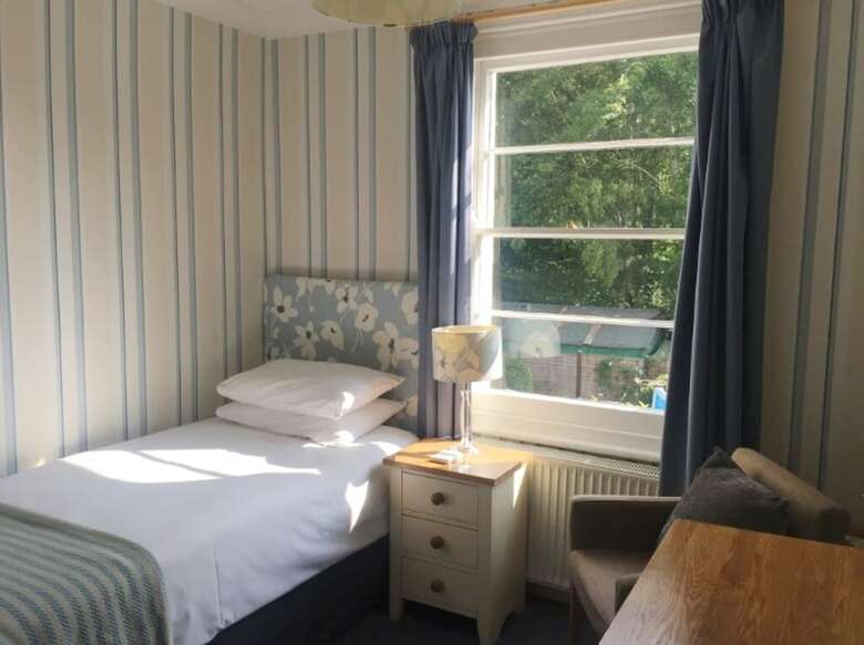 Hostal The Abbey