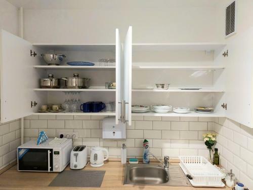 Aweshome City Apartment