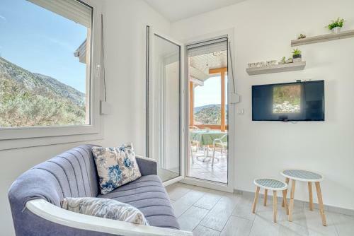 Two Bedroom House With Sea View Maj