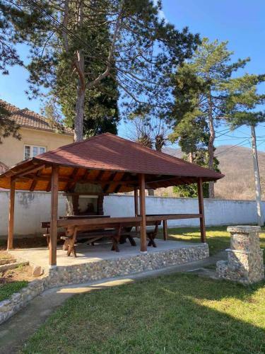 Apartmani Tri A
