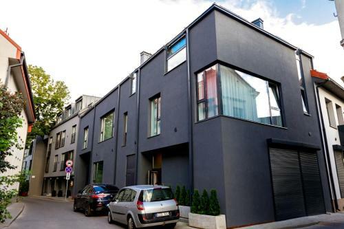 Majestic Old Town Apartment