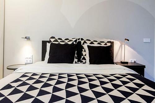 Majestic Old Town Apartment