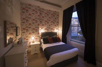 Hostal Amadeus Guest House
