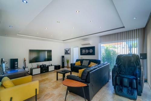 Villa Acqua-jacuzzi-heatable Pool-sauna-gym-snooker