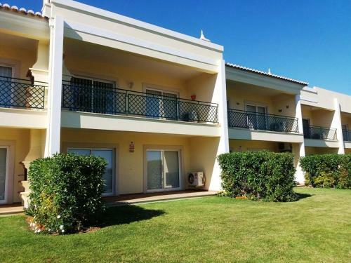 Apartment Coelha Beach - Pool - Free Wi-fi - Air Con