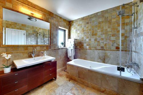 Villa Casa P� Na Areia- Unique Spot- Beach Front