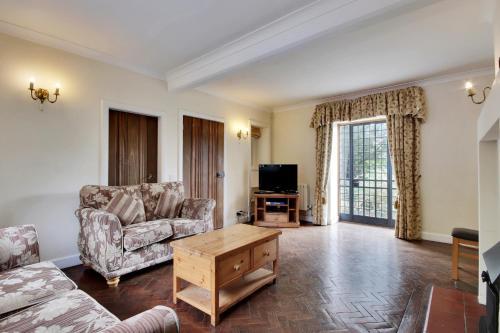 Lodge Lympne Castle Cottages