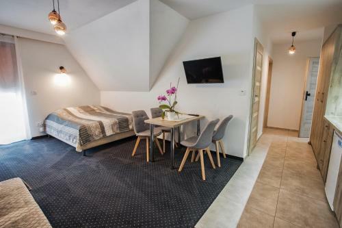 Hostal Tojemoje