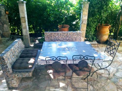 Sea-side Old Stone Villa With A Private Garden