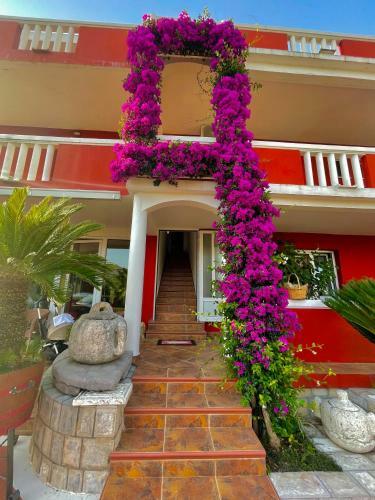 Hostal Vila L Budva