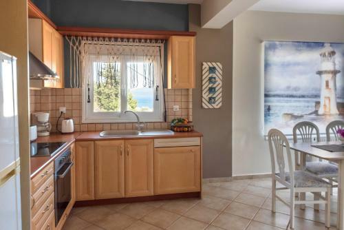 Mema's Home -2 Bedrooms- With Stunning Sea View