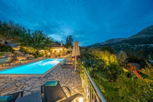 Private Villa Close To Famous Myrtos Beach With Private Boat!