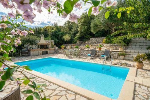 Private Villa Close To Famous Myrtos Beach With Private Boat!