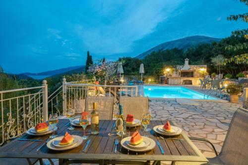 Private Villa Close To Famous Myrtos Beach With Private Boat!