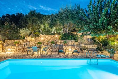 Private Villa Close To Famous Myrtos Beach With Private Boat!
