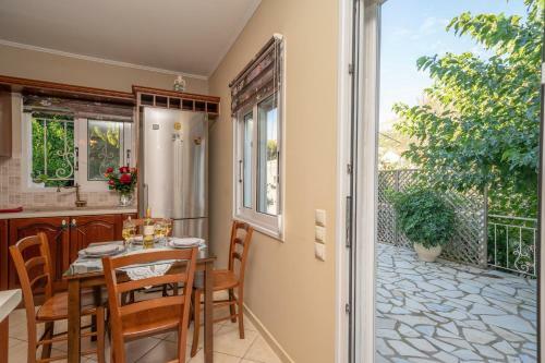 Private Villa Close To Famous Myrtos Beach With Private Boat!