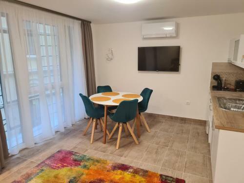 City Center Apartmanh�z