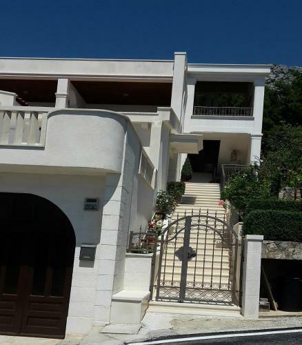 Hostal Guest House Fenix Brela
