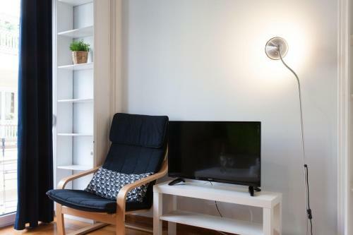 Stylish 2bdrm Apartment In Plaka With Acropolis View