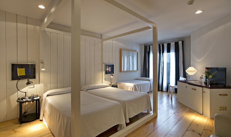Hotel Trias