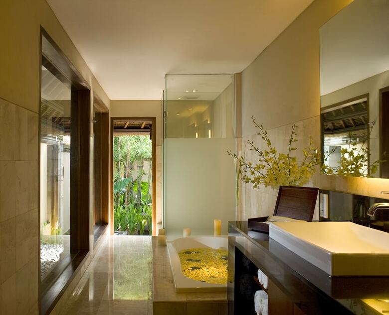 Hotel Kamandalu Resort & Spa