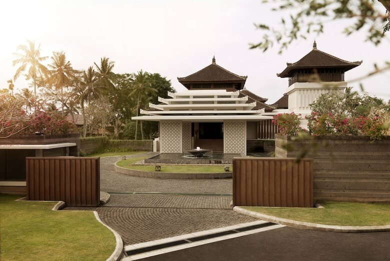Hotel Kamandalu Resort & Spa