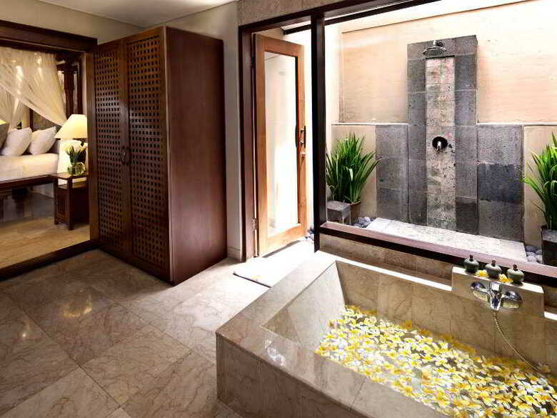 Hotel Kamandalu Resort & Spa