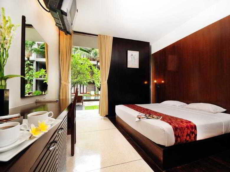 Hotel The Oasis Beach Benoa Bali