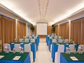 Hotel The Oasis Beach Benoa Bali