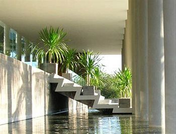 Hotel The Oasis Beach Benoa Bali