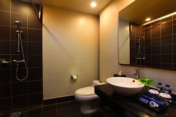Hotel The Oasis Beach Benoa Bali