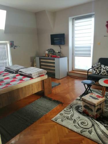Apartman Red Wall