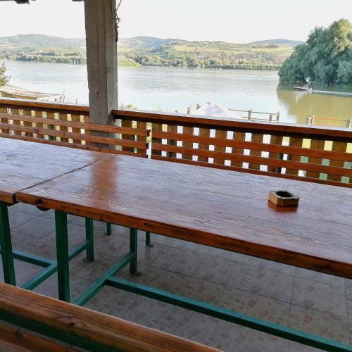 Captain's House On The Danube River With Pool