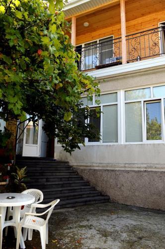 Hostal Guest House On Kabardinskaya 107
