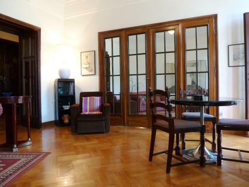 Apartment Parliament Park