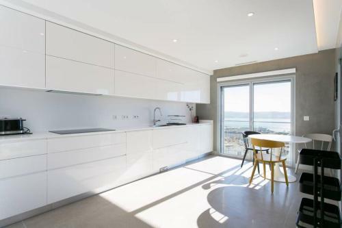 Apartamento Luxury 4 Bedr Flat W/ Panoramic Views & Pool!!