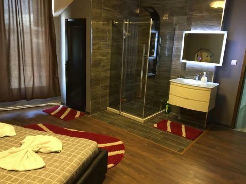 Whitehotel