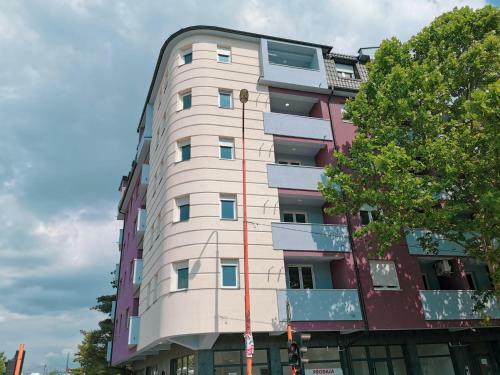 Cozy Corner Apartments - Free Parking & Wi-fi