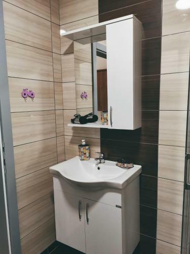 Cozy Corner Apartments - Free Parking & Wi-fi