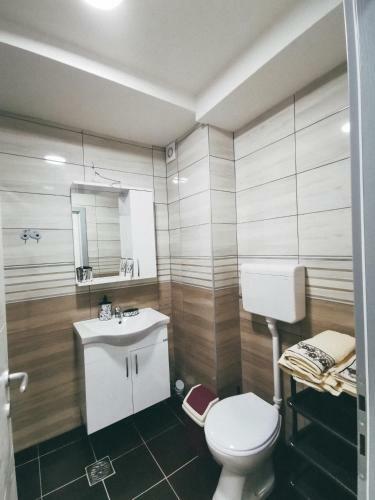 Cozy Corner Apartments - Free Parking & Wi-fi