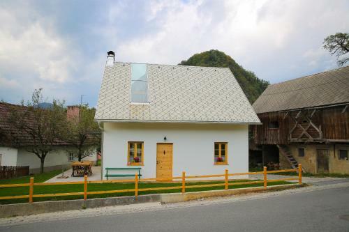 Apartamentos Hi?a Na Soncu / Sun House