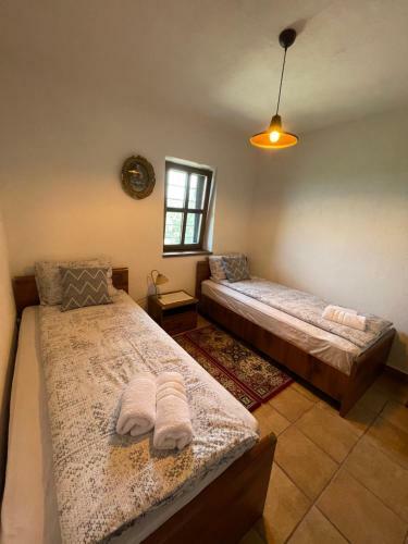Hostal Guest House Bujtina Nora