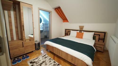 Hotel Madigan's Kosovo