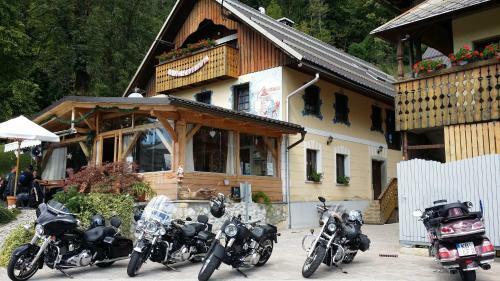 Hostal Slovenian Traditional Guest House