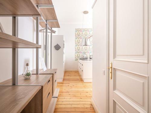 Design Meets Comfort - Prestigious City Center Apartment