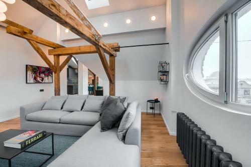 Apartamento Big Design Apt - Sleeps 12 - Best Location