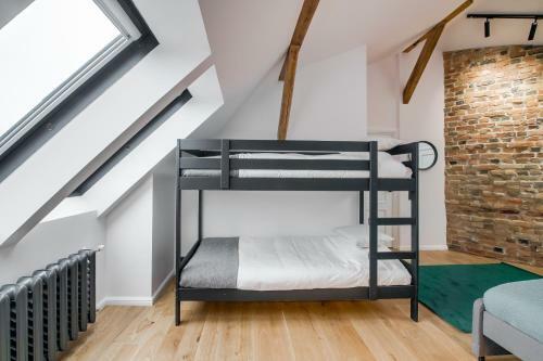 Apartamento Big Design Apt - Sleeps 12 - Best Location